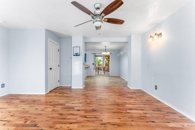 Start packing! This well-maintained 1998 Parade Home features - photo 15