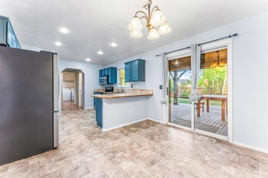 Start packing! This well-maintained 1998 Parade Home features - photo 17