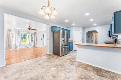Start packing! This well-maintained 1998 Parade Home features - photo 19