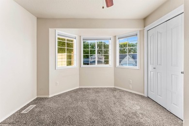Start packing! This well-maintained 1998 Parade Home features - photo 28