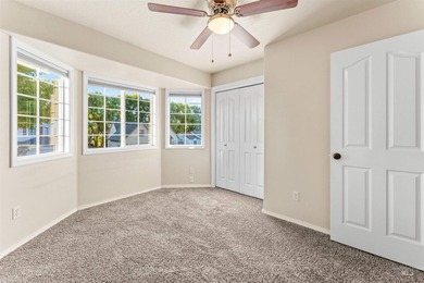 Start packing! This well-maintained 1998 Parade Home features - photo 29