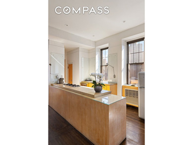 Loft-Like Prewar Condominium on Park Avenue Rarely available - photo 3