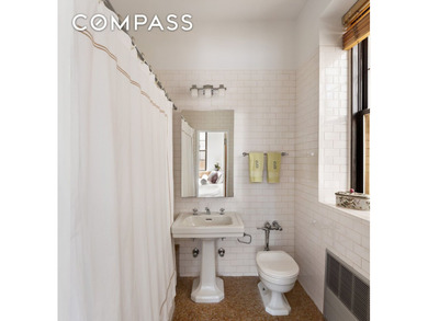 Loft-Like Prewar Condominium on Park Avenue Rarely available - photo 5