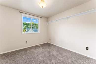 Start packing! This well-maintained 1998 Parade Home features - photo 36