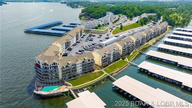 This well maintained, 2nd tier, Ledges Condo, with a lake view - photo 3