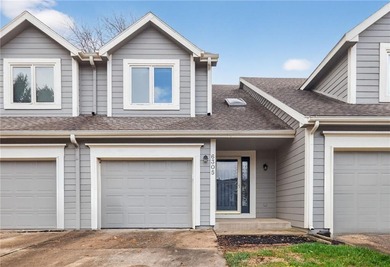 (private lake, pond, creek) Townhome/Townhouse For Sale in Kansas City Missouri