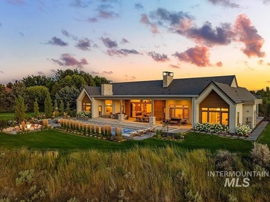 An irreplaceable single-level estate perched on nearly an - photo 3
