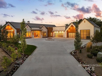 An irreplaceable single-level estate perched on nearly an - photo 6