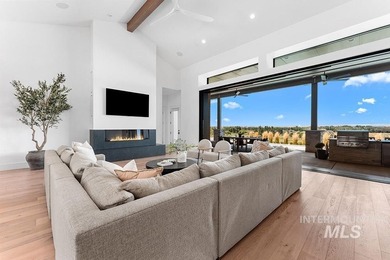 An irreplaceable single-level estate perched on nearly an - photo 9