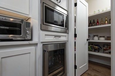 This fantastic Hickory Hills home was custom built by Jim Colton