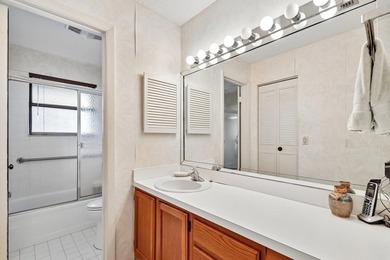 Welcome to this charming and spacious 3-bedroom, 2-bathroom - photo 22