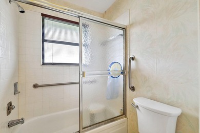 Welcome to this charming and spacious 3-bedroom, 2-bathroom - photo 23