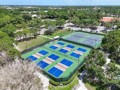 RARE Waterfront Home with a 2-car garage in the gated community - photo 38