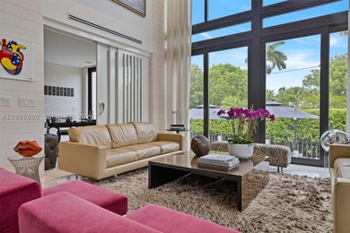 This spectacular property in Key Biscayne offers a luxurious and - photo 8
