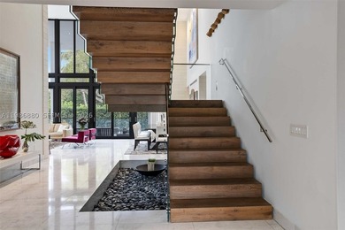 This spectacular property in Key Biscayne offers a luxurious and - photo 9