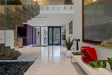 This spectacular property in Key Biscayne offers a luxurious and - photo 10