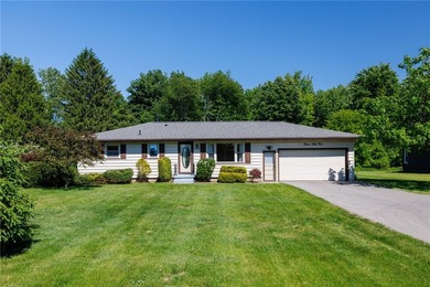 Perfect Easy Living in a Highly Desirable Location! This - photo 1