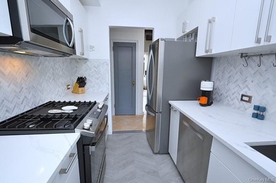 Step into this beautifully renovated 2-bedroom, 2-bath residence - photo 12