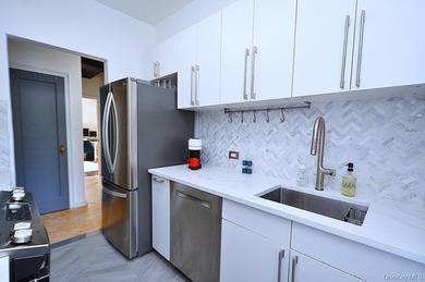 Step into this beautifully renovated 2-bedroom, 2-bath residence - photo 14