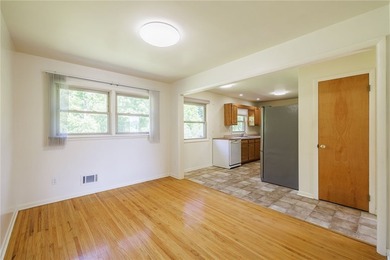 Perfect Easy Living in a Highly Desirable Location! This - photo 7