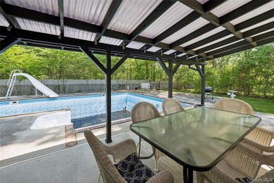 Spacious and versatile 2-story ranch offering 6 bedrooms plus a - photo 21