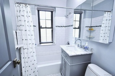 Step into this beautifully renovated 2-bedroom, 2-bath residence - photo 33