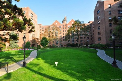 Step into this beautifully renovated 2-bedroom, 2-bath residence - photo 40