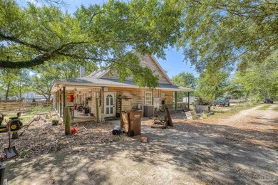 Located in the heart of Gulf Breeze, where white-sand beaches - photo 50