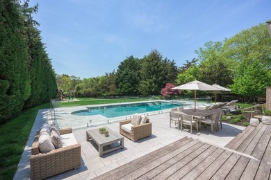 Nestled on a quiet cul-de-sac in Southampton, this beautifully - photo 3