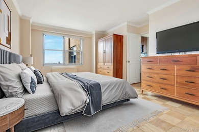 Stunning south views await you in this Kennedy House high-floor - photo 4