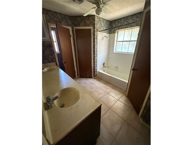 Packed with charm and endless potential, this adorable 3-bedroom - photo 17