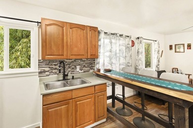 Cottage-style home on approximately 1/4 acre in a forested - photo 5