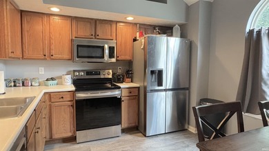 Welcome home to this beautifully maintained 3-bedroom, 2-bath - photo 12