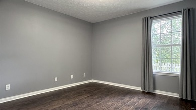 Welcome home to this beautifully maintained 3-bedroom, 2-bath - photo 13