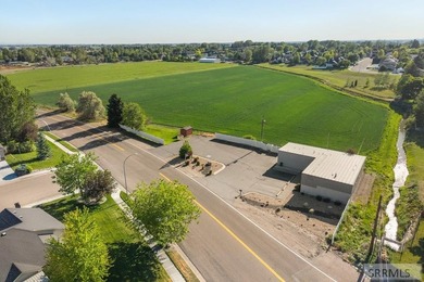 Sellers are moving up and into a bigger space! They established - photo 6