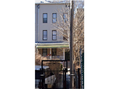 ATTENTION ALL INVESTORS AND DEVELOPERS!! 20 x 145 R7 ZONING - photo 1