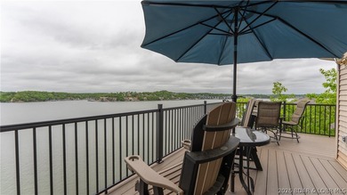 This top-floor 2BR/2BA unit offers privacy, thoughtful upgrades - photo 2