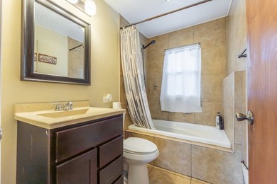 Charming bungalow in a prime Lisle location, directly across - photo 13