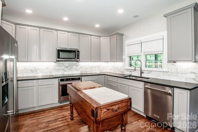 Welcome to 19568 Meta Rd, in popular Diane Shores, a waterfront - photo 10