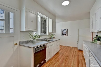 Beautiful Central Sunset semi-detached home ideally located just - photo 11