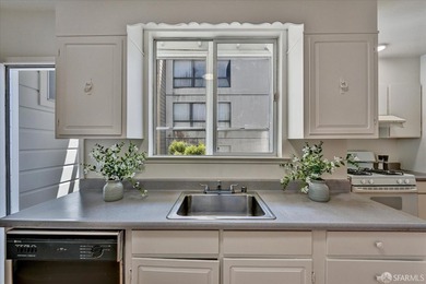 Beautiful Central Sunset semi-detached home ideally located just - photo 14
