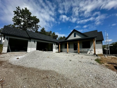 Lake Taneycomo Home For Sale in Branson Missouri