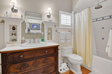 Pristine, traditional home offering 3 bedrooms/den with over - photo 39