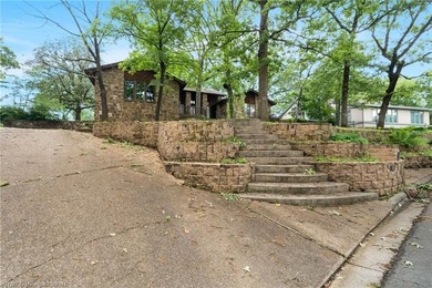 Welcome home to 1808 Bramble Brae, where comfort meets classic - photo 3