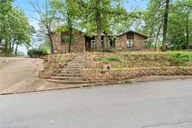 Welcome home to 1808 Bramble Brae, where comfort meets classic - photo 4