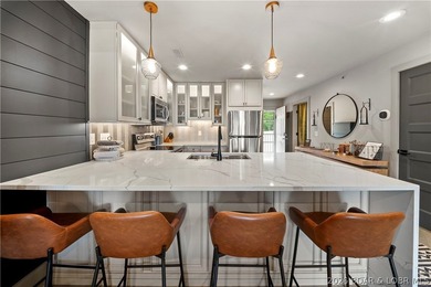 Stunning remodeled top-floor condo in a prime Lake Ozark - photo 5