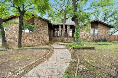 Welcome home to 1808 Bramble Brae, where comfort meets classic - photo 6