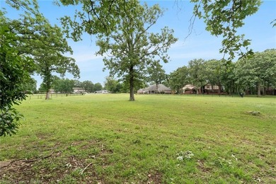 Welcome home to 1808 Bramble Brae, where comfort meets classic - photo 9