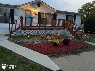 (private lake, pond, creek) Home Active Under Contract in Flushing Michigan