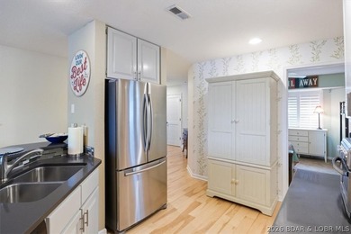 Seller offering a $5,000 Credit toward living room furniture & - photo 7